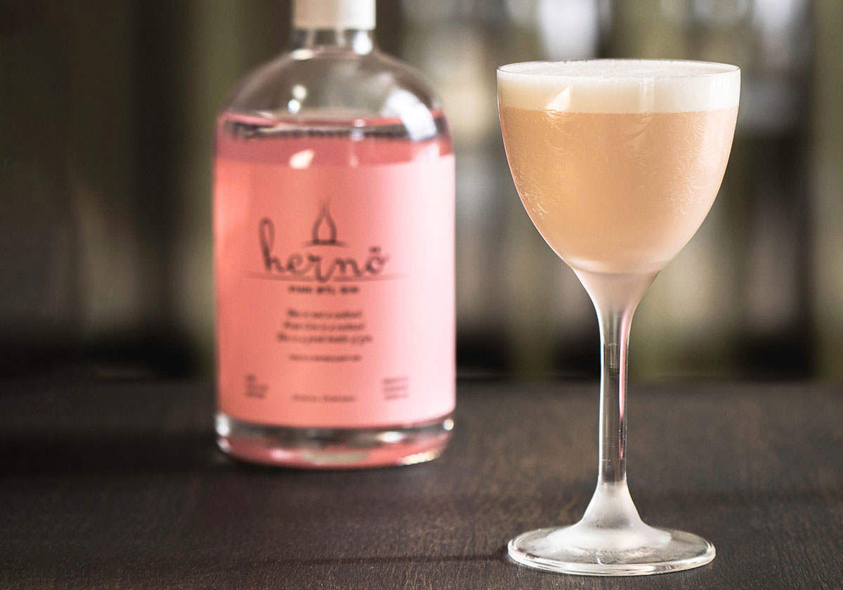 Hernö Pink BTL Gin med drinken Hernö Gin Flip Raspberry