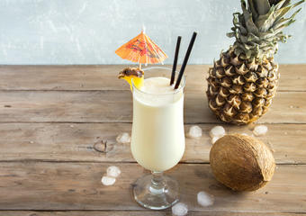 Vegansk milkshake med kokos och ananas