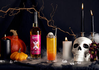  Xanté Pumpkin Spice &amp; Pear och drinken Bloody Pumpkin bland halloweenpynt